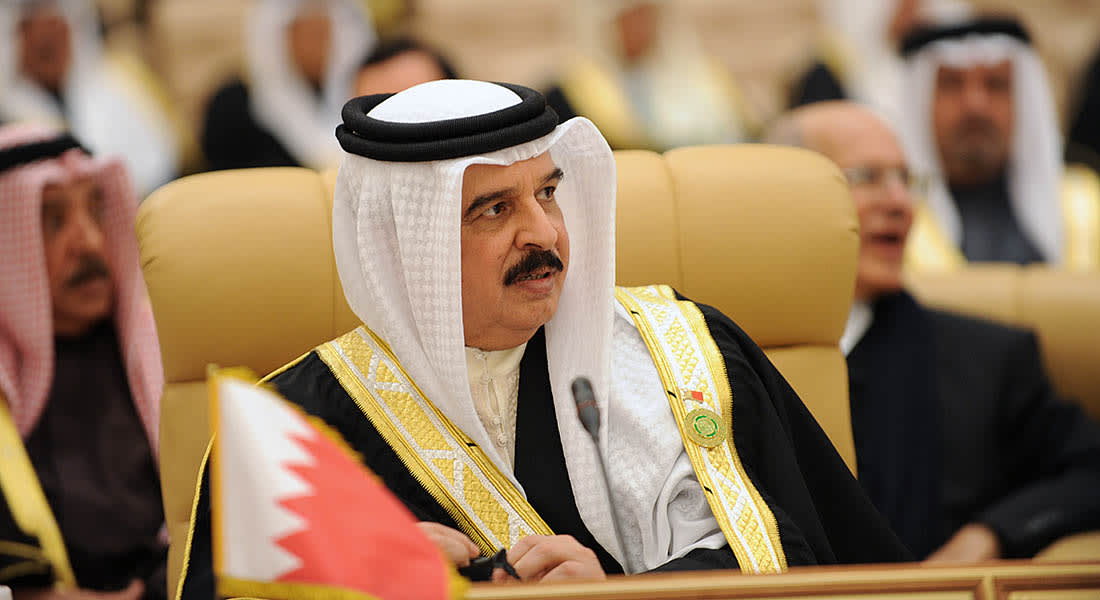 صحف: "سيلفي" الملك يتفوق على مرشحي البحرين.. والبغدادي يستهدف انتخابات تونس 