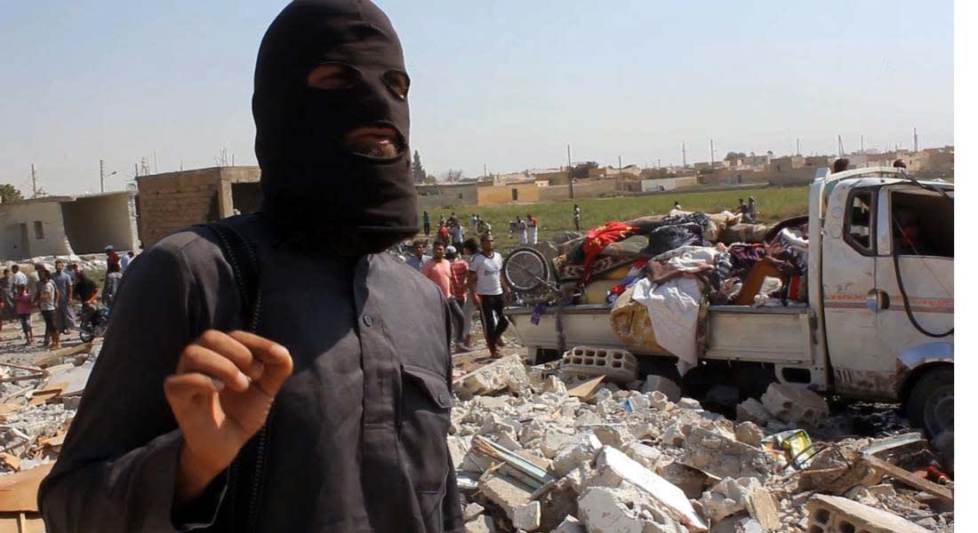 "داعش" يعدم 6 سوريين ويعتقل أحد عناصره بسبب اتصاله بأهله