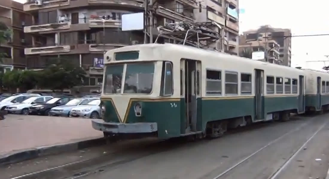 تصادم بين قطاري "مترو مصر الجديدة" وأنباء عن إصابات وخسائر مادية