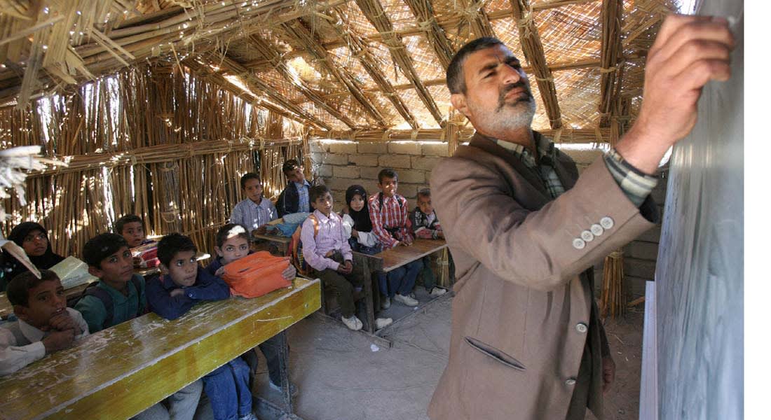  قطع الاتصالات عن الموصل.. "داعش" يعدم 10 أطباء ويجلد الأساتذة