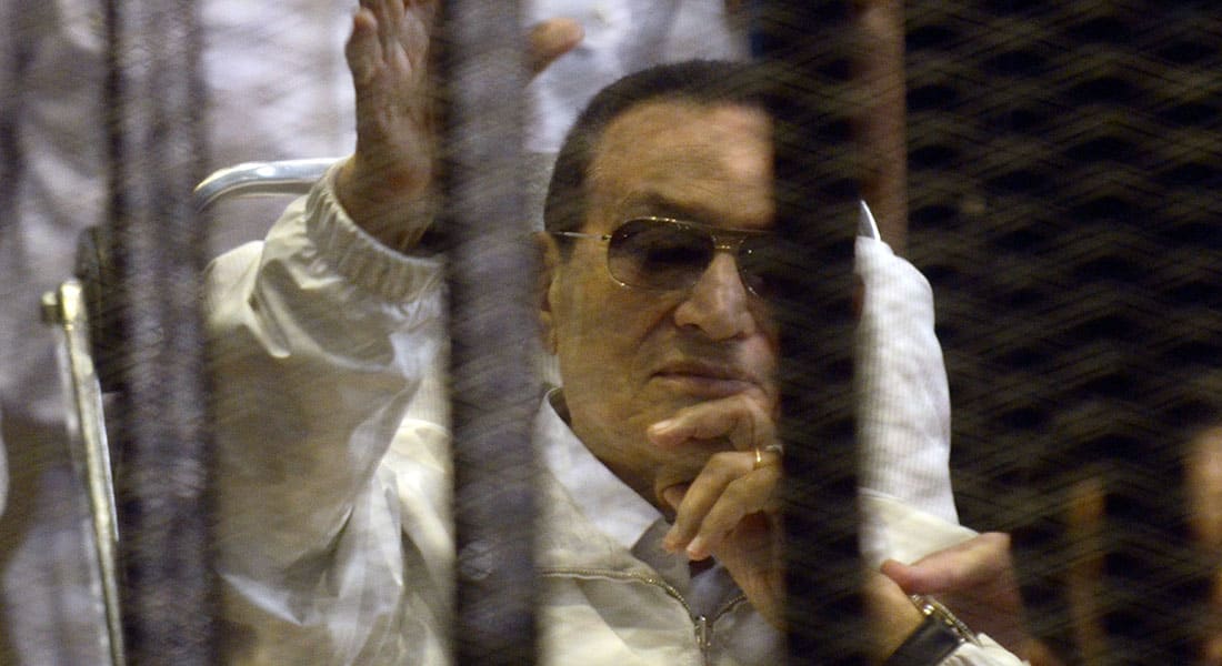صحف: حملة تواقيع لإعادة محاكمة مبارك وخطة لاغتيال مرسي