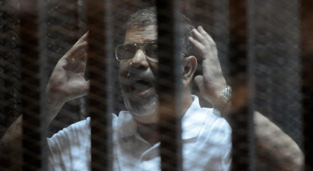 محاكمة مرسي بتهم التخابر تُستكمل الأحد بعد جلسة صاخبة طلب فيها مرسي شهادة السيسي وتناول التسريبات