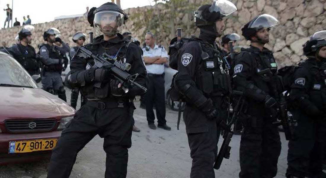 إسرائيل: 6 جرحى بعد قيام فلسطيني بإلقاء مادة حمضية عليهم قرب القدس