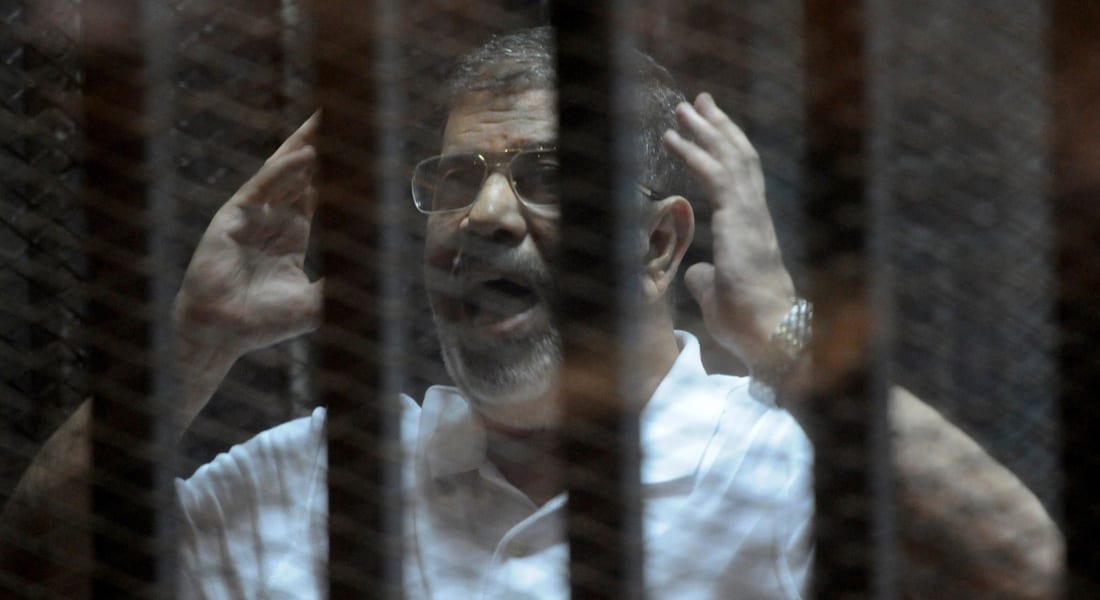 مرسي بقضية التخابر ينفي تحويل أموال لغزة.. لا يمكن تحويل أموال مباشرة إلا عن طريق إسرائيل
