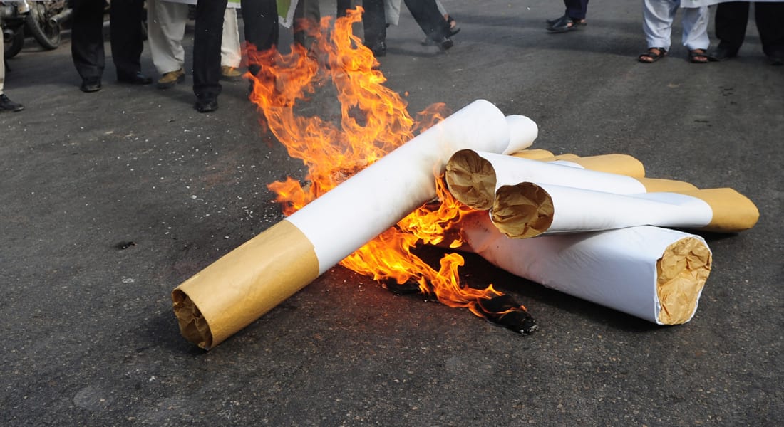 حكم بتعويض أرملة 23 مليار دولار يهبط بأسهم شركات التبغ والتدخين