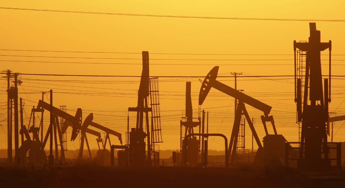 تراجع حاد بأسعار النفط والبنك الدولي يدق "ناقوس الخطر" من الدعم الحكومي بدول الخليج