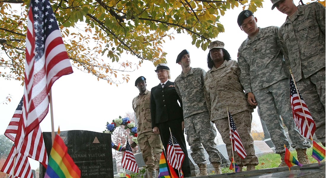 من يكسب معركة "التعويضات" بين أرامل مثليي الجنس والجيش الأمريكي؟