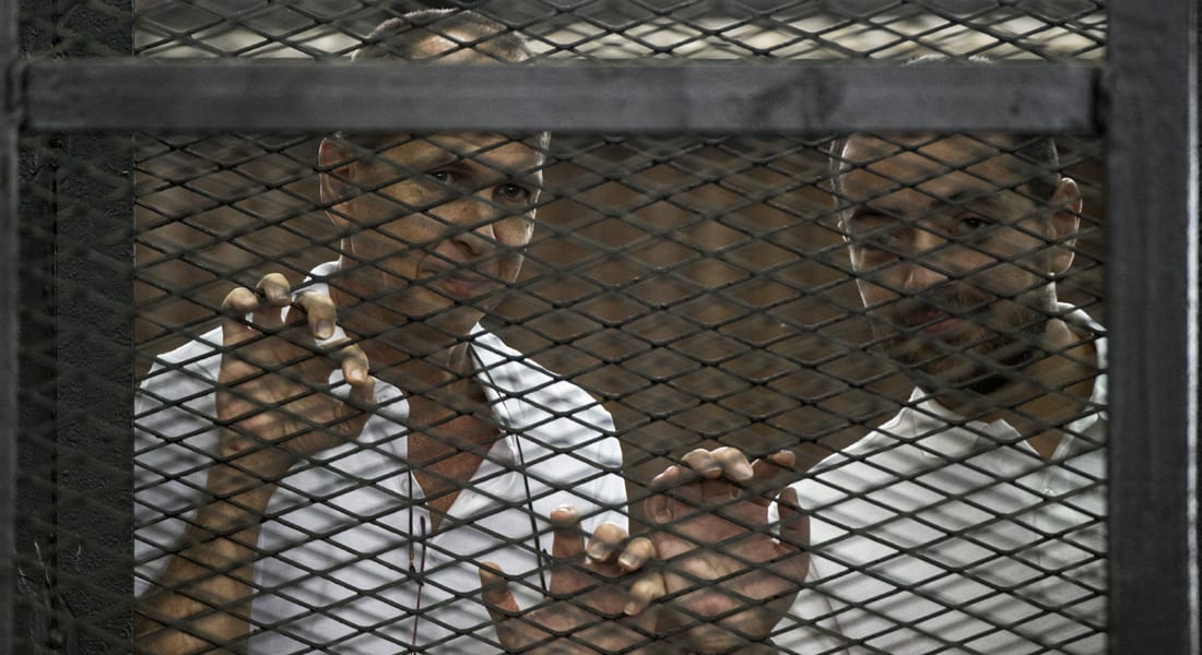 محكمة مصرية تقضي بعقوبة السجن على صحفيي الجزيرة