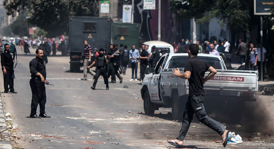 مصر.. 3 قتلى باشتباكات بين الأمن وأنصار مرسي ومحاولة تفجير خط للقطارات