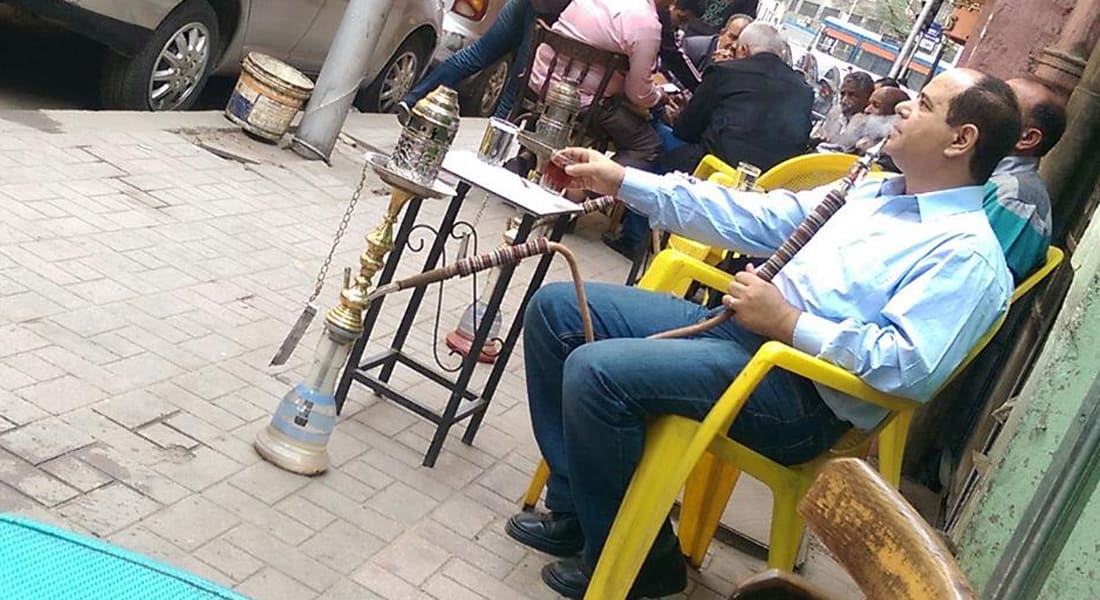 صورة لشبيه الرئيس عبدالفتاح السيسي بمقهى بمصر تثير ضجة