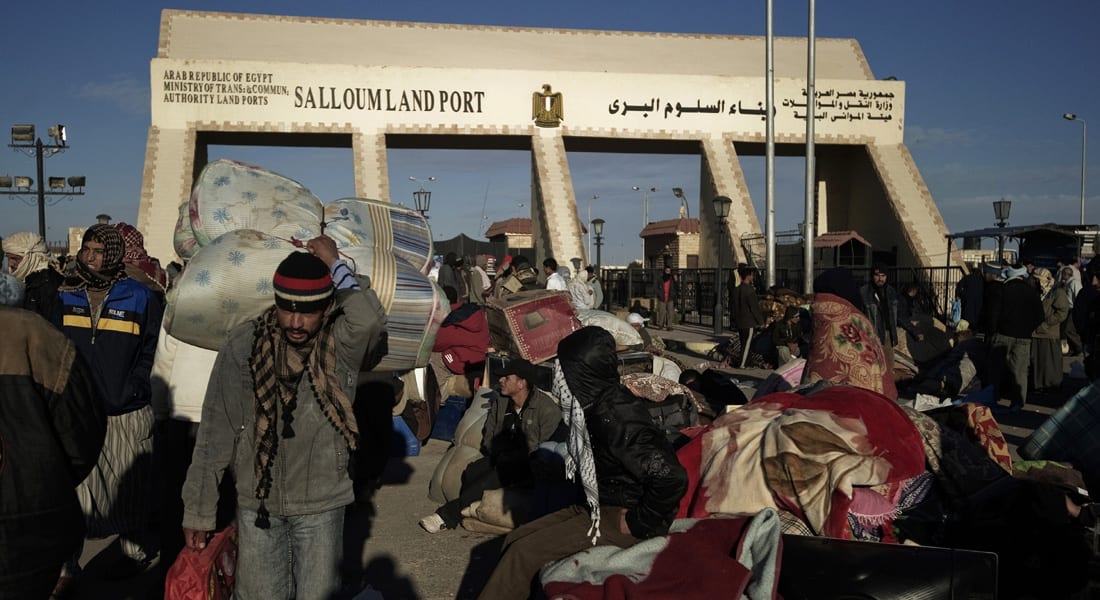مصر تغلق منفذ "السلوم" حتى إشعار آخر وضبط 151 بينهم 6 سودانيين حاولوا التسلل لليبيا
