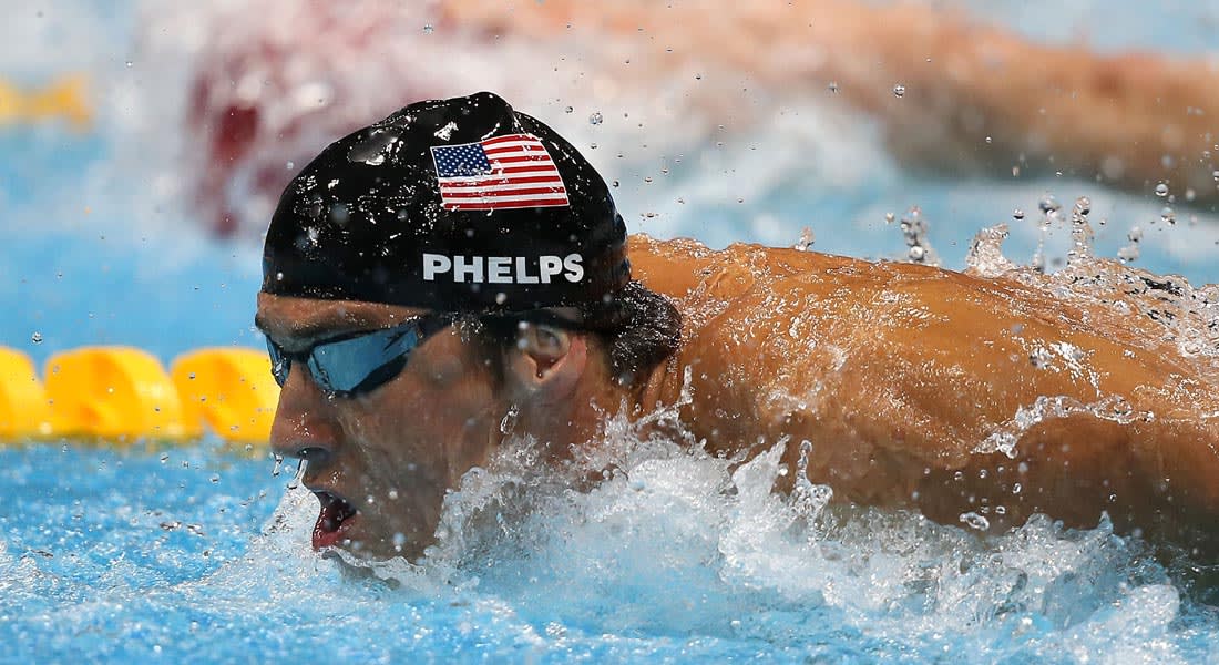الأمريكي فيلبس الأكثر تتويجاً بالذهب يعود لمنافسات السباحة
