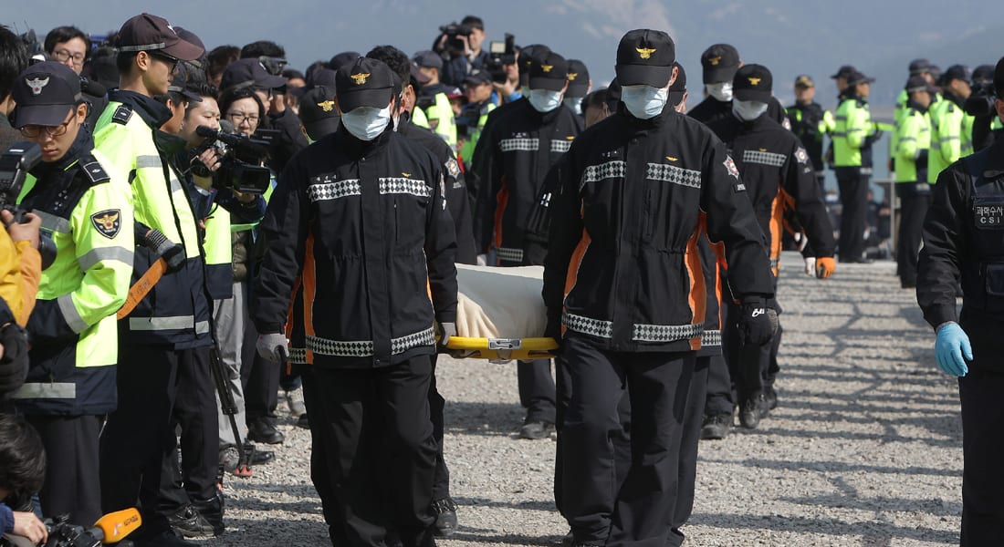 كارثة العبارة الكورية: 242 قتيلا و60 مفقودا والبحث يكشف المزيد من الآلام للأهالي