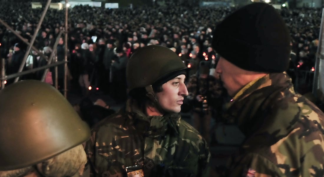 أوكرانيا: مسلحون يرفعون علم روسيا على أبنية حكومية وسط تأهب عسكري