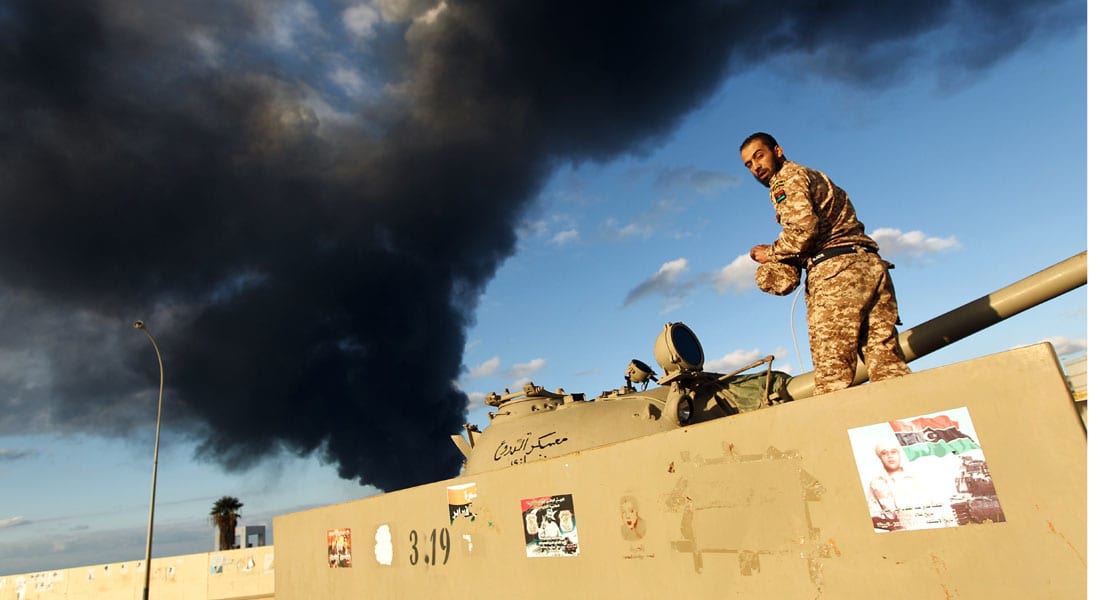 انفجار سيارة مفخخة يستهدف مبنى لوزارة الداخلية في العاصمة الليبية 