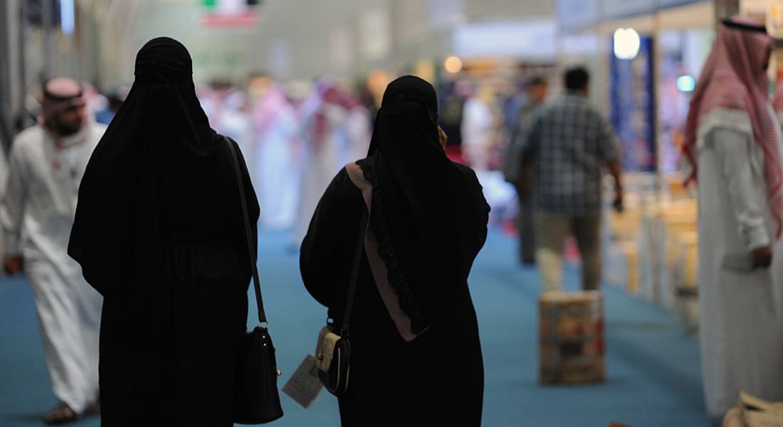مغردو السعودية يعلقون حول توصيات لمجلس الشورى لارتداء المذيعات العباءة