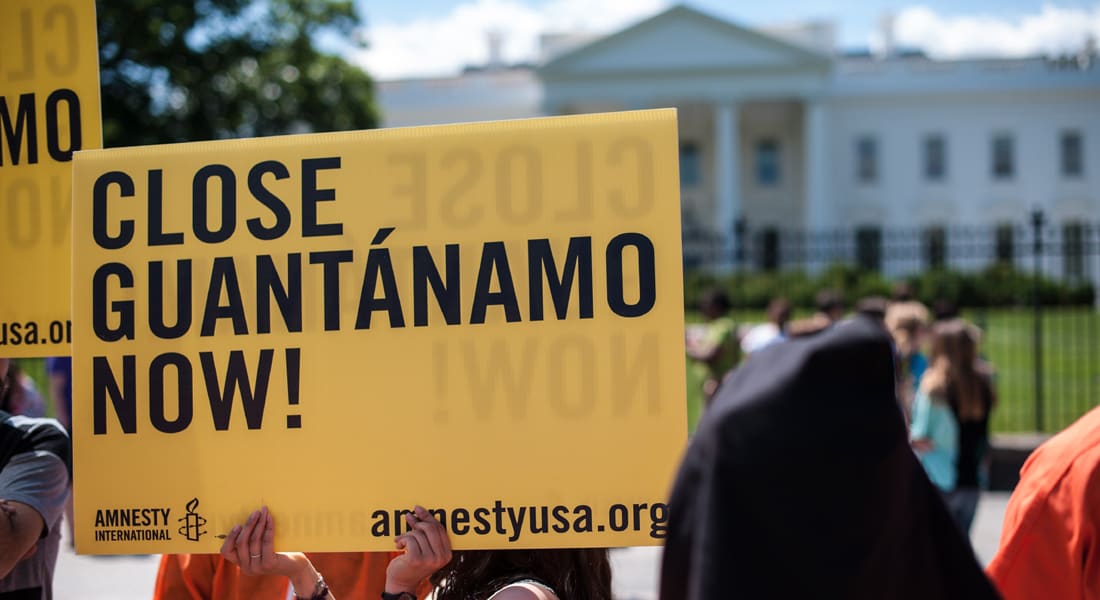 أمريكا تبعد 5 معتقلين في "غوانتانامو" منهم 3 يمنيين وتونسيان إلى كازاخستان