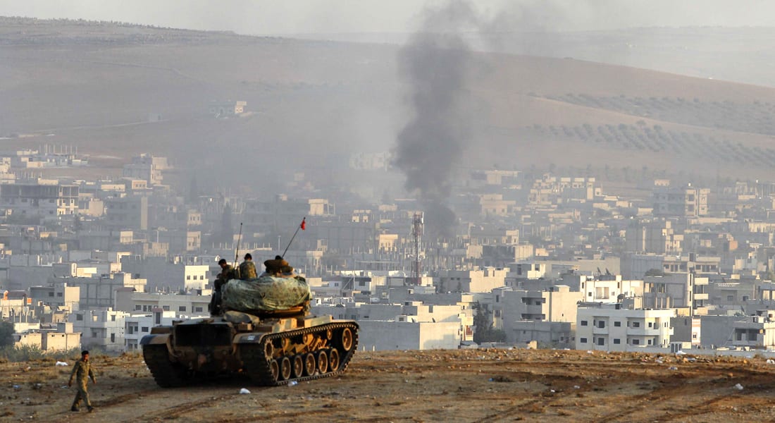 مقاتلون أكراد يطوقون مسلحي "داعش" داخل كوباني.. وقتلى بينهم أطفال بقصف جوي قرب دمشق