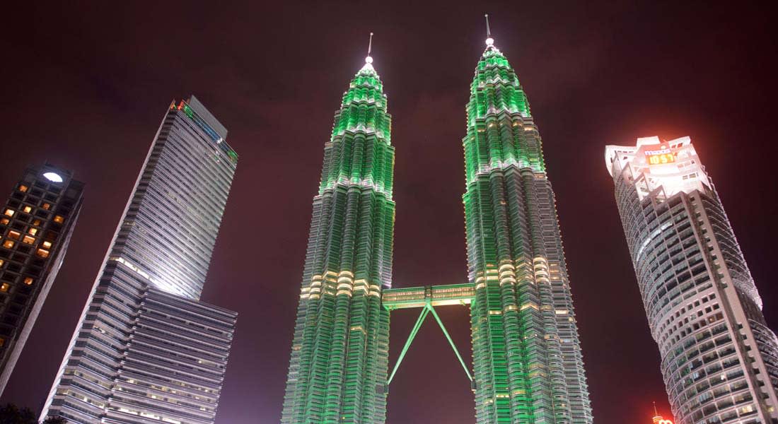 ماليزيا: ظروف الاقتصاد وتراجع الأسواق المالية يهدد مشروع أكبر مصرف إسلامي بالعالم