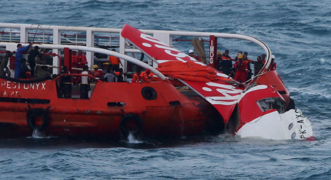 الرحلة الإندونيسية المنكوبة.. بدء محاولات انتشال جسم الطائرة من قعر البحر باستخدام البالونات