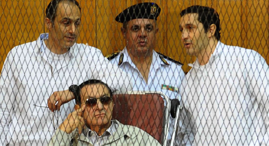 مصر: إخلاء سبيل علاء وجمال مبارك من السجن في وقت متأخر من ليل 25 يناير