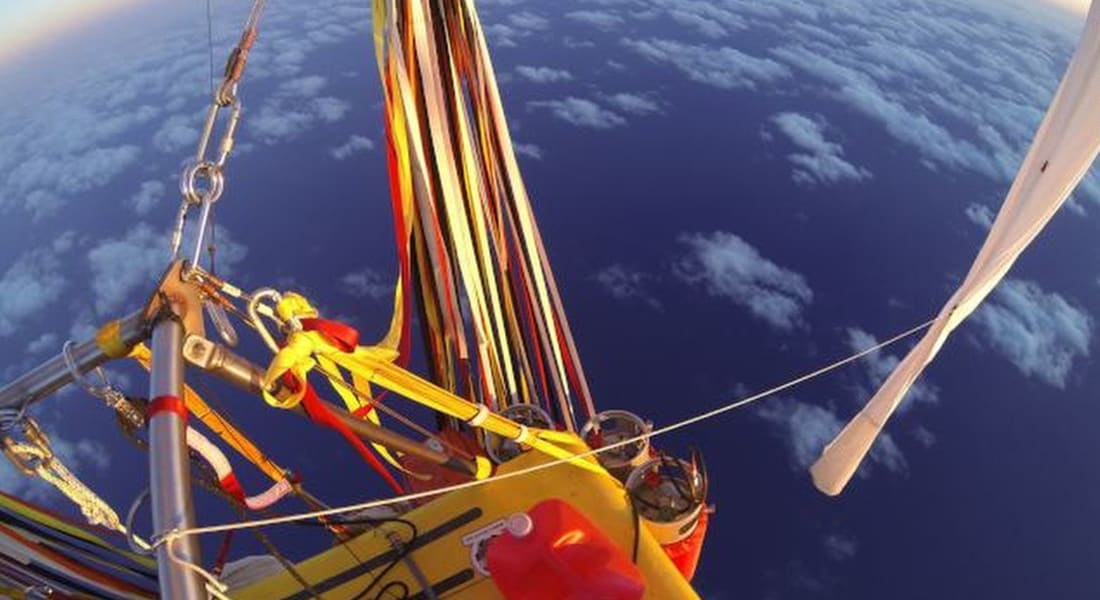 طياران يحطمان أرقاماً قياسية بقطع المحيط الهادئ بمنطاد هوائي خلال 6 أيام