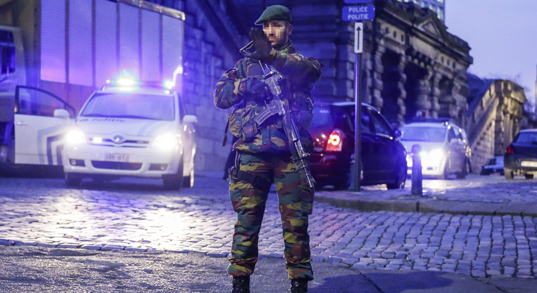 بلجيكا: احتجاز شخص سلوفاكي بملابس مموهة قرب البرلمان الأوروبي عثر بسيارته على سلاح ومنشار آلي  