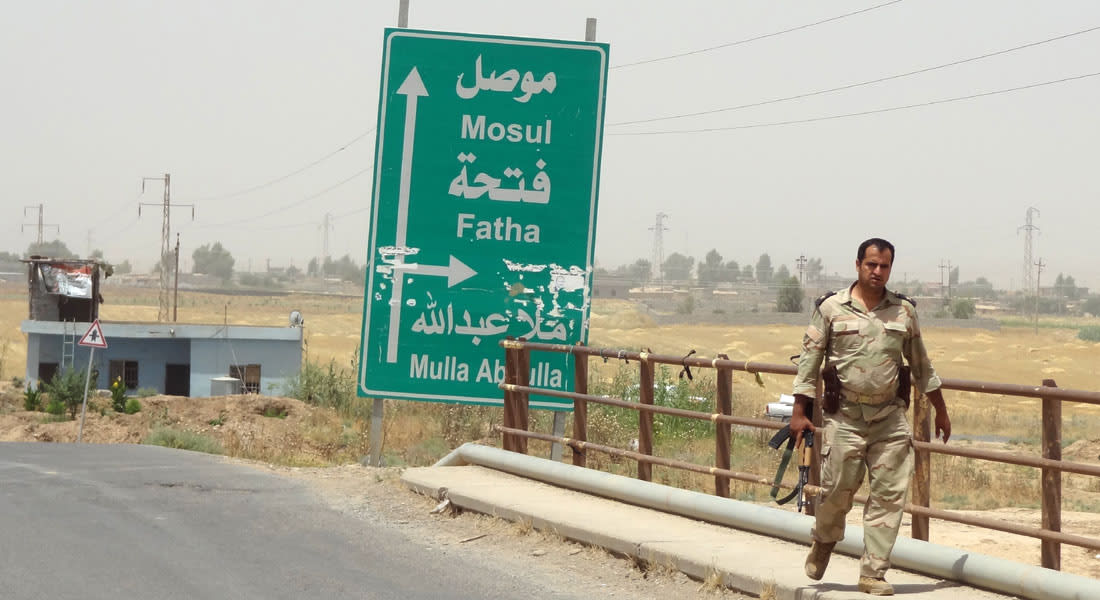 من موقع دفاعي للبيشمرغة.. فريق CNN يشهد ما لا يقل عن 12 غارة للتحالف على مدينة الموصل