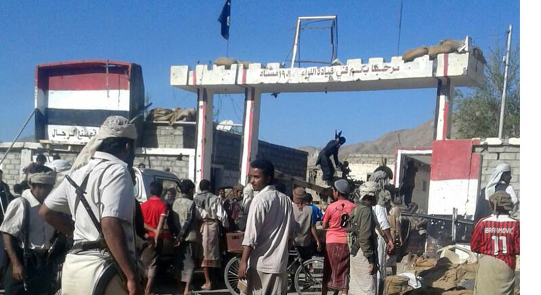 اليمن.. القاعدة تحرر 6 من أعضائها من سجن شبوة بعد سيطرتها على معسكر للجيش بأسلحته 