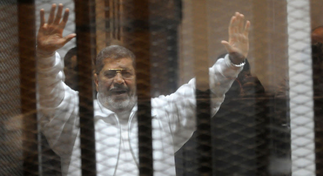 محكمة مصرية تأمر باستدعاء مرسي ووزير الداخلية ومساعديه للشهادة بقضية "اقتحام سجن بورسعيد"