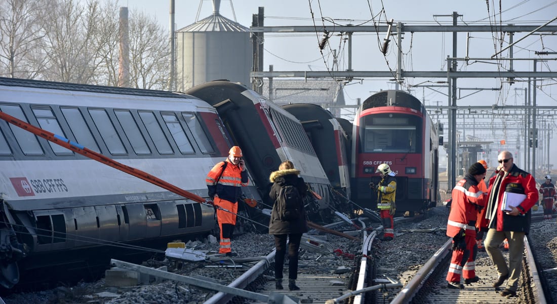 تصادم بين قطارين في شمال سويسرا وأنباء عن سقوط عشرات الجرحى