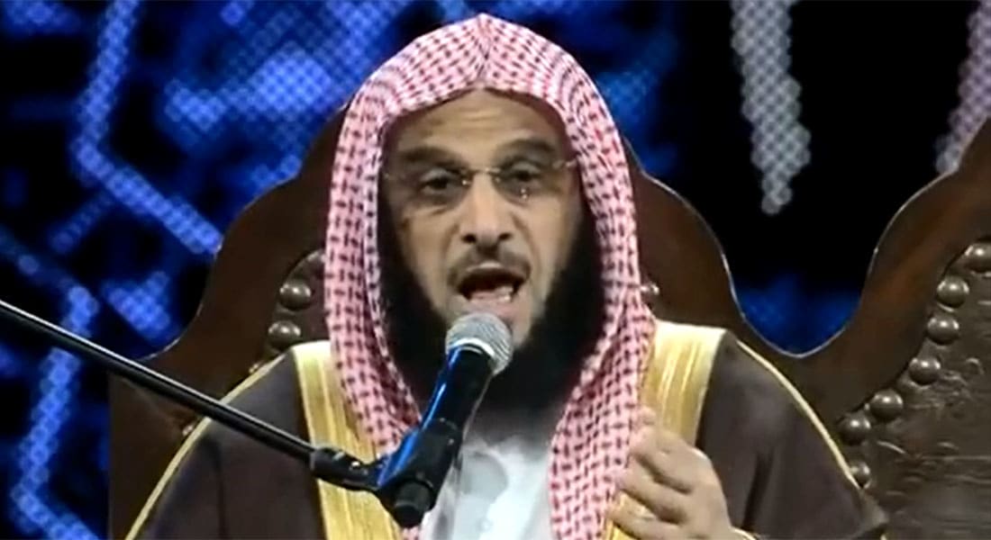 دكتور سعودي باللغة العربية يستغرب استشهاد الداعية القرني بحديث "موضوع" عن تحدث أهل الجنة بالعربية