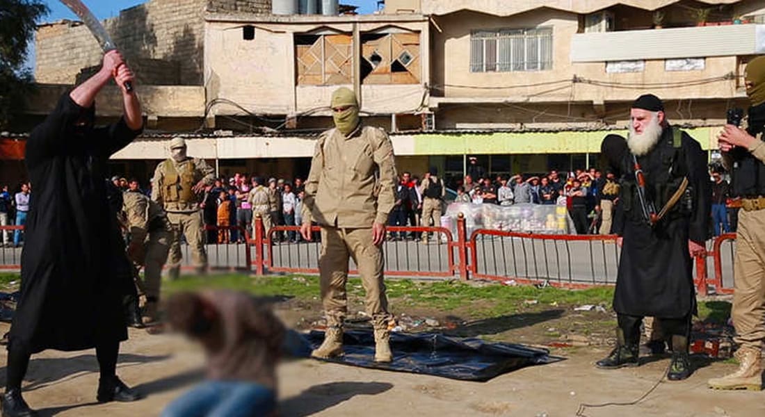 رهينة سابق يكشف لـCNN سبب "هدوء" ضحايا إعدامات داعش ويخاطب عناصره التنظيم: الله يرفض أفعالكم