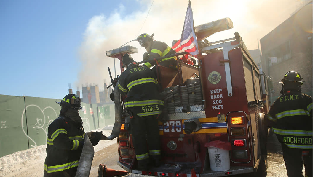 النيران تلتهم 7 أطفال في أسوأ حريق بنيويورك منذ 7 سنوات