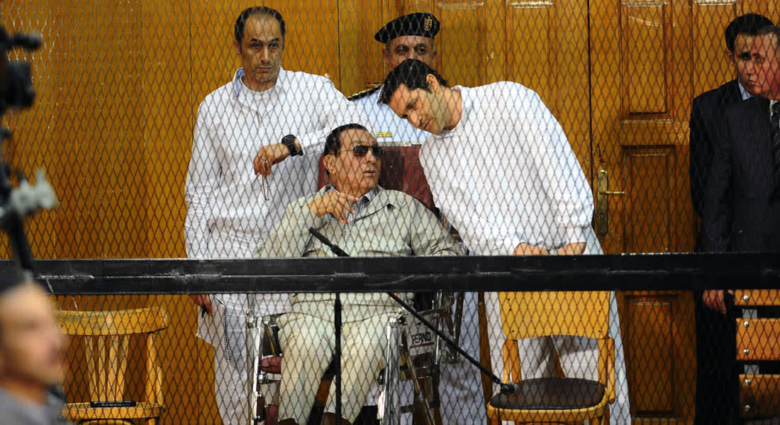 توصية "غير ملزمة" بإعادة محاكمة مبارك في "قضية القرن" وقرار نهائي للنقض الخميس