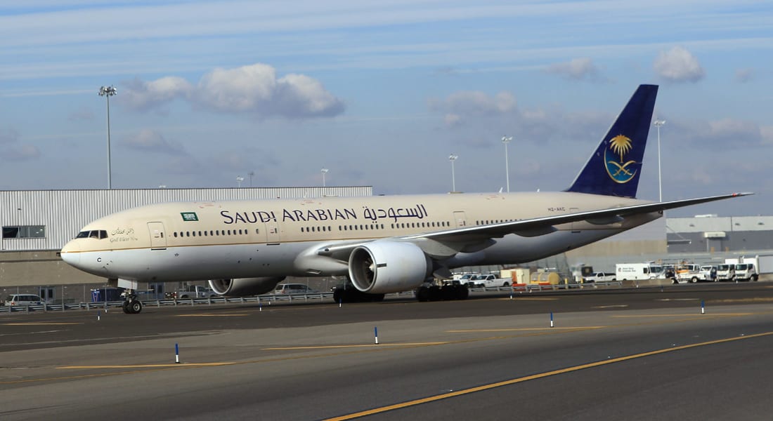 الخطوط الجوية السعودية.. تشغيل مضيفات سعوديات ليس مطروحا.. الداعية العريفي يشكر ويدعو للاستغناء عن النساء تماما
