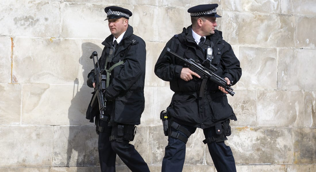 بريطانيا: اعتقال 5 رجال وامرأة في دوفر للاشتباه بتورطهم بجرائم إرهابية لها صلة بسوريا