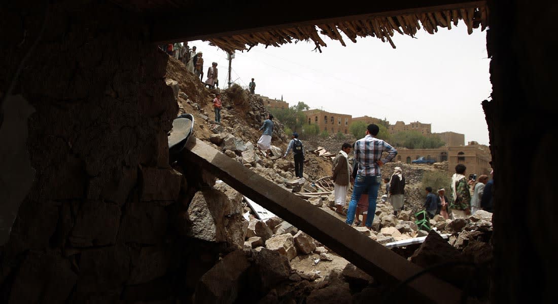 "عاصفة الحزم" تدخل يومها العاشر وسط دعوات لـ"هدنة إنسانية" وإجلاء الرعايا الأجانب من اليمن