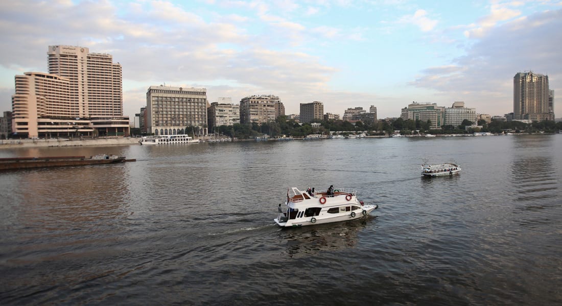 غرق ناقلة تحمل 500 طن فوسفات بالنيل جنوب مصر..  ومغردون يسخرون بهاشتاغ "فوسفات في النيل"