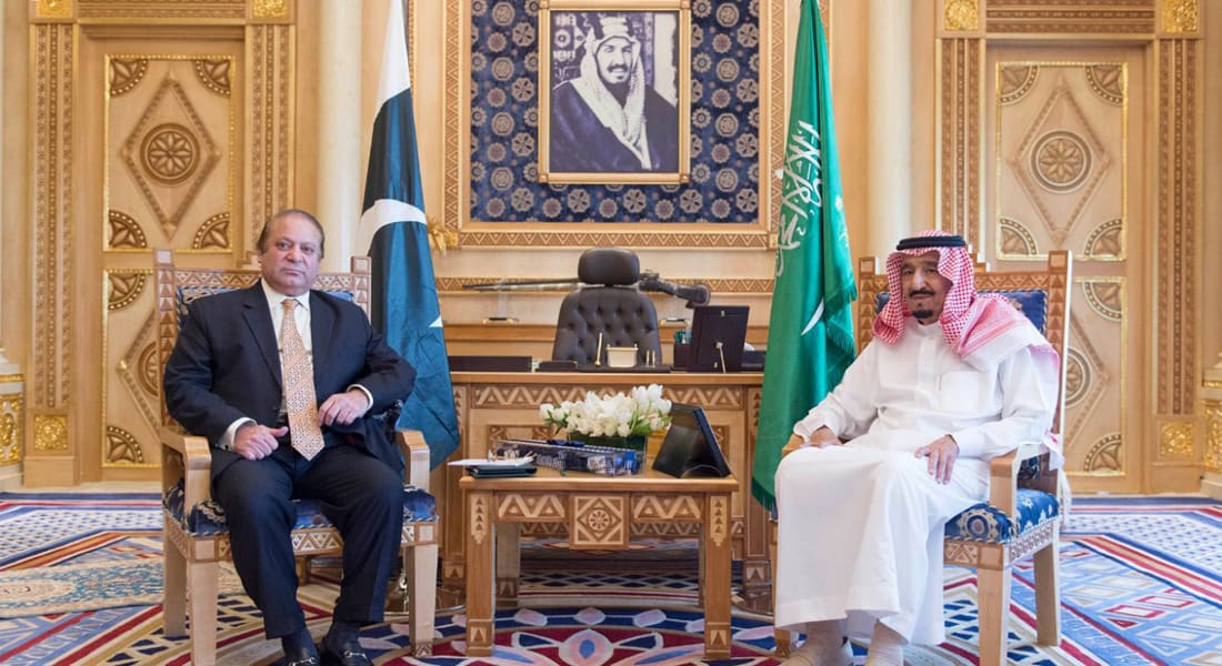 بعد رفض البرلمان بإسلام أباد المشاركة بـ"عاصفة الحزم" رئيس وزراء باكستان يلتقي العاهل السعودي في الرياض على رأس وفد عسكري رفيع