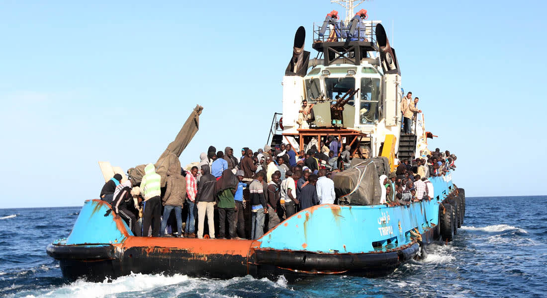 تقارير عن مصرع العشرات غرقاً بعد سقوطهم من قارب يقل مهاجرين إلى أوروبا