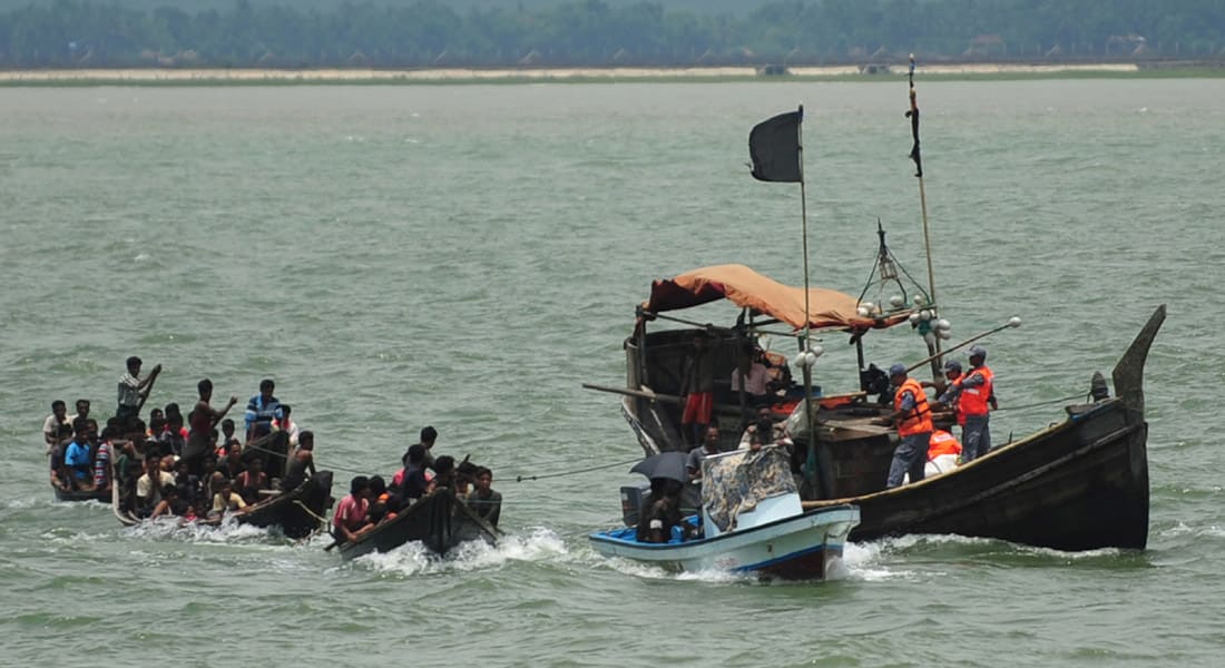إنقاذ مئات اللاجئين من مسلمي الروهينغا تقطعت سبلهم قرب سواحل إندونيسيا وماليزيا