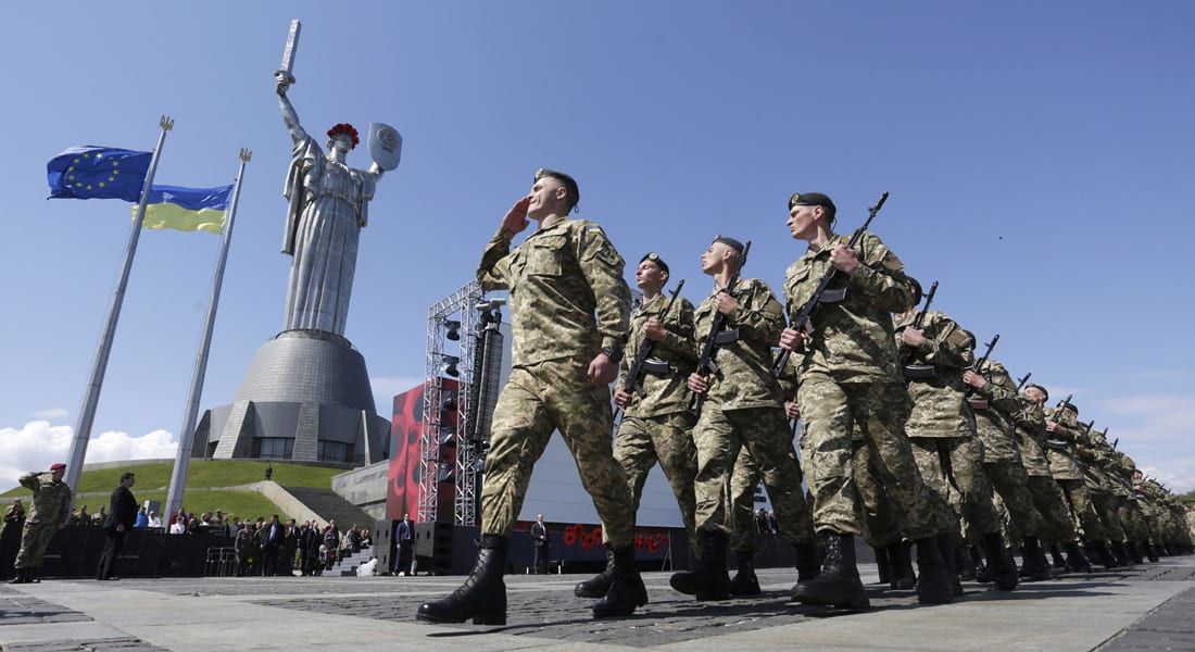أوكرانيا تعرض "جنديين روسيين أسيرين" ولافروف يتهم كييف بـ"التهرب" من الحوار