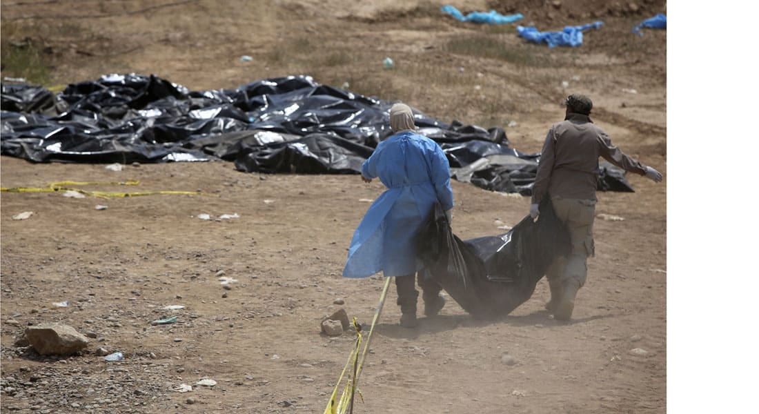 مصدر عراقي لـCNN: العثور على 499 جثة في قصور تكريت يعتقد أنها لضحايا مجزرة "داعش" في سبايكر