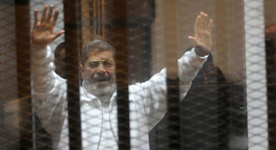 القضاء المصري يؤجل النطق بالحكم على مرسي بقضيتي التخابر واقتحام السجون إلى 16 يونيو الجاري 
