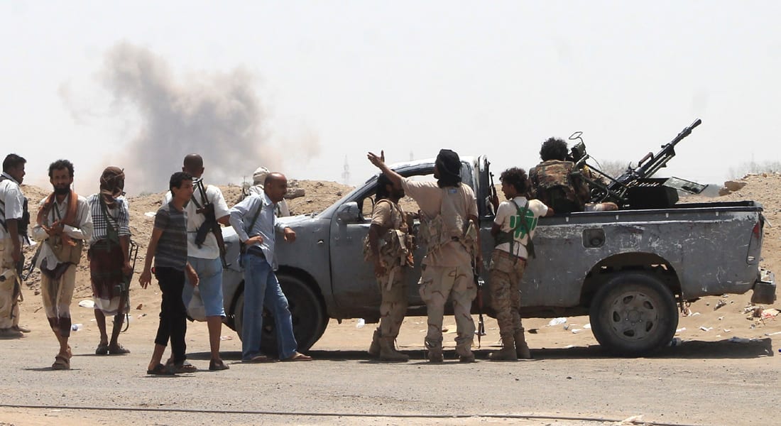 أنباء عن غارة مدمرة على مقر قيادة القوات اليمنية بصنعاء وعسيري يتهم الحوثيين بالبحث عن "نصر إعلامي" 