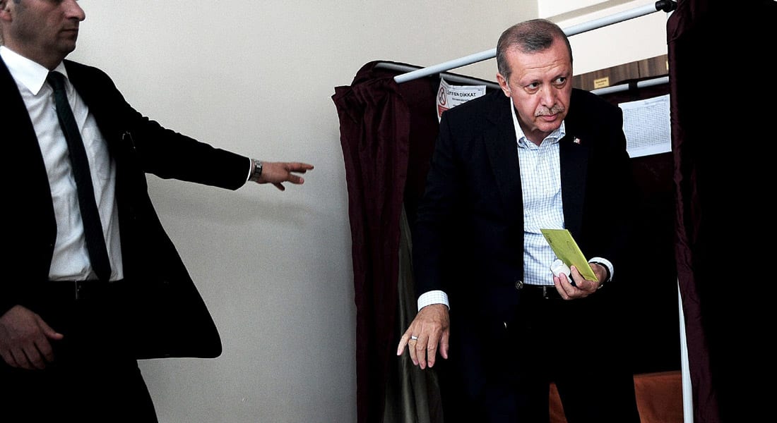 حزب أردوغان يفوز بالانتخابات ويخسر الانفراد بالسلطة.. وأوغلو يدعو المعارضة إلى "إعادة حساباتها"