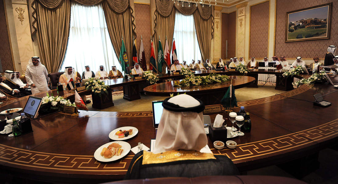 اجتماع الرياض يبقي "المبادرة الخليجية" مخرجاً للأزمة اليمنية ويدعم "حلاً سياسياً" بسوريا