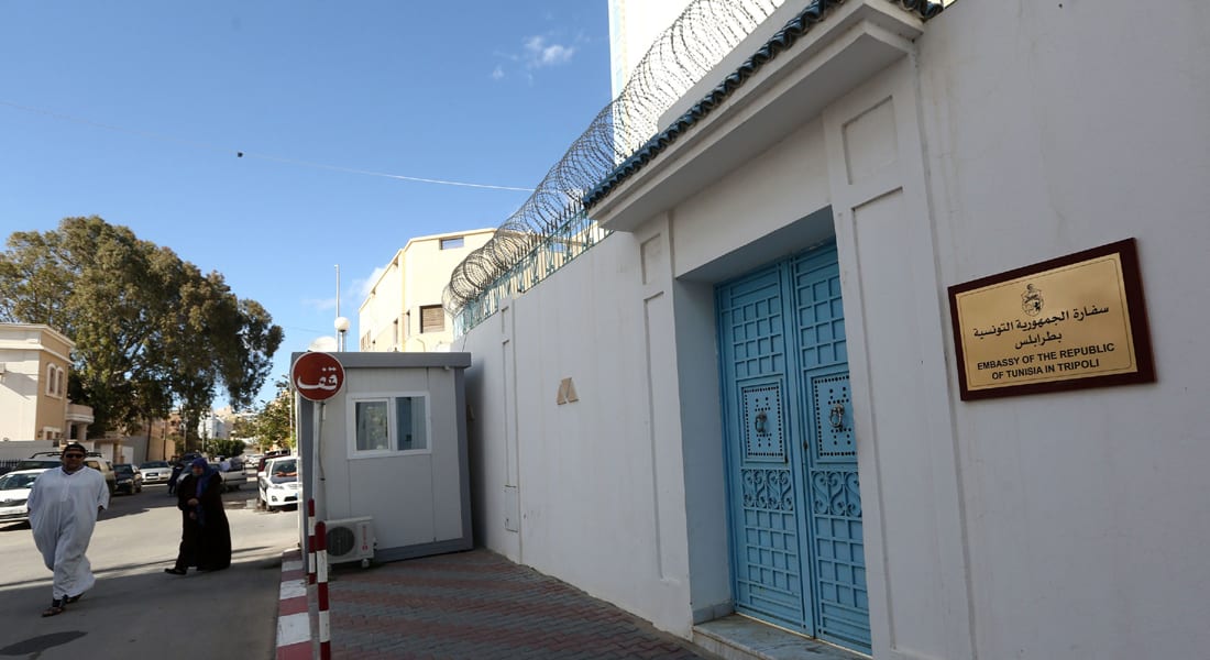 تونس تؤكد اقتحام مسلحين ليبيين قنصليتها بطرابلس واختطاف 10 دبلوماسيين