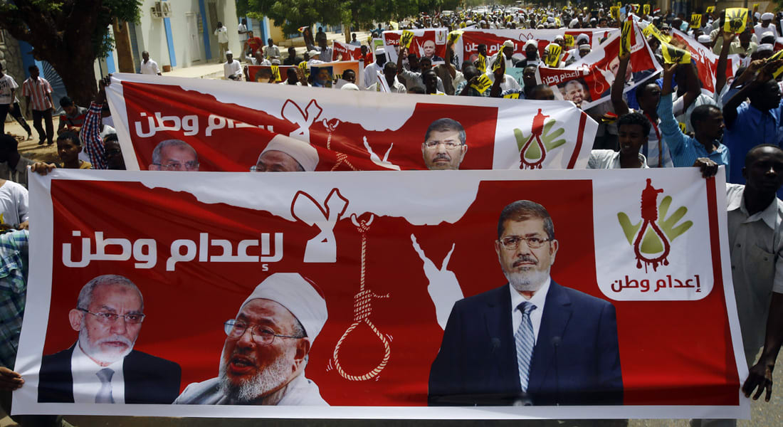القاهرة بتعميم للسفارات والصحفيين الأجانب: وصف محاكمات مرسي وإخوانه بـ"المسيسة" إساءة متعمدة